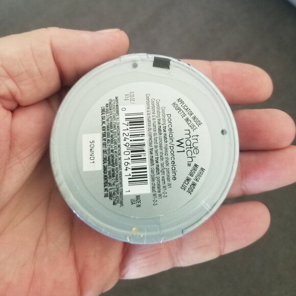 L'Oreal Paris True Match Super Blendable Oil Free Makeup Powder, W1 - Picture 2 of 2